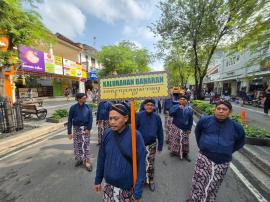 Kirab Pamong di Kraton