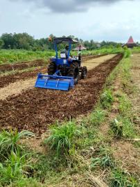 Pemanfaatan traktor untuk pertanian
